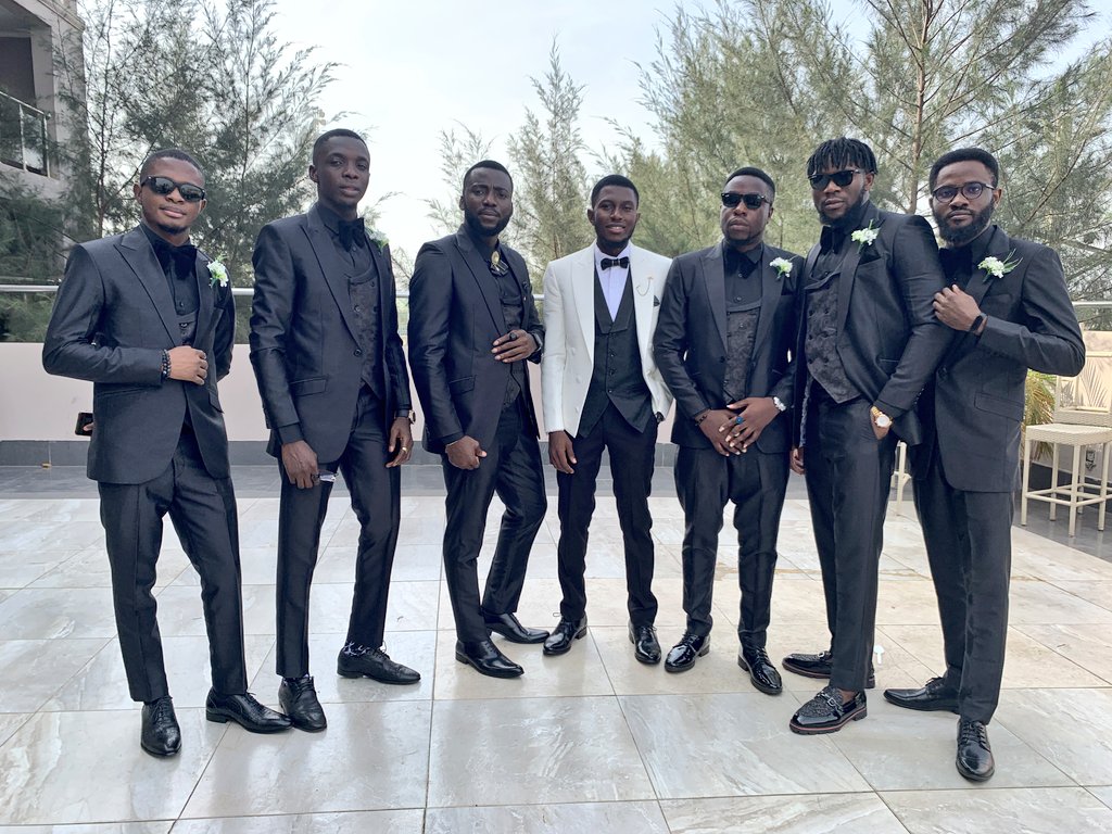 Man_of_stitch's tweet photo. Yesterday I did a thing with #Thedustydreywedding 

#Groomsmen #3piece #Suit  outfit by yours truly
A charcoal black jacket and beltless slim pant  with a gold detailed jacquard damask waist Coat   ✂️✂️ @Manofstitch 
#CarltonGateexclusive https://t.co/1Z8wBNZr2r