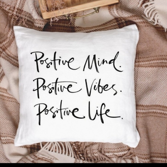 Montage_Decor's tweet photo. So good I had to share! Check out all the items I'm loving on @Poshmarkapp from @poshmomtiandra #poshmark #fashion #style #shopmycloset #angelamoore #carters: https://t.co/OPu5zyzRRZ https://t.co/1Ti7eTcFmm