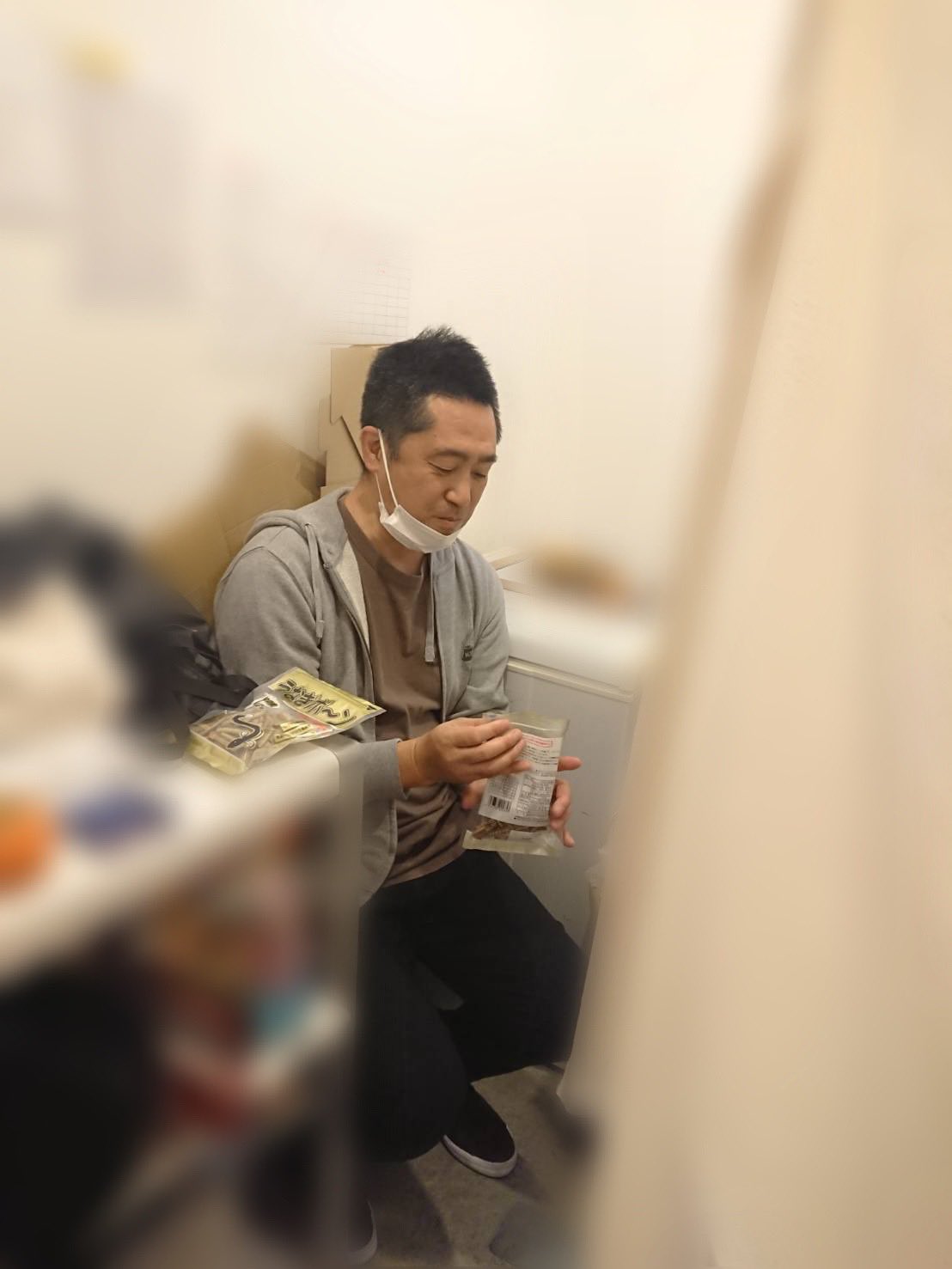 公式 うなぎいもストア 戸越銀座商店街 うなもストアではうなも国王のおやつ 浜松で人気の うなぎボーン も販売してます しょうゆ味としお味がありますよ 東京に来ても浜松の味を楽しむ人を激写 うなもストア 戸越銀座商店街 うなぎいも うな