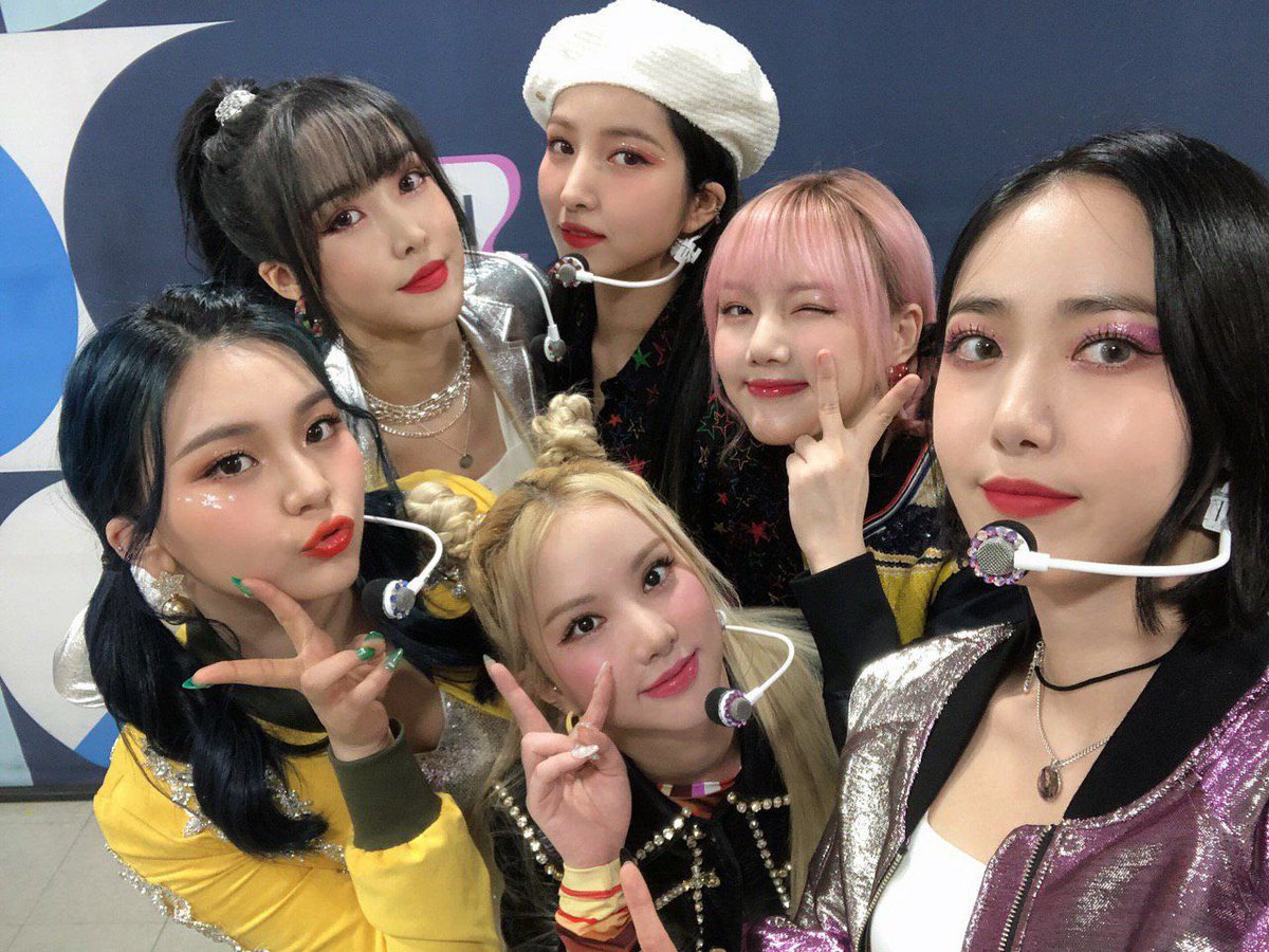 GFRDofficial's tweet photo. [📺 #여친Air]
👑#MAGO 랑 #여자친구 #GFRIEND 를
오늘 떠나보내야 한다니요😭

오늘만큼은 #SBS #인기가요 에서
여친이들이 빗자룰🧹타고 
#버디☘️를 보러갈게요💜💙

다같이 외쳐봐요❣️

👏#여친_Life_is_Waiting_for_BUDDY
👌 #YES_BUDDY https://t.co/8JvfrJYDzS