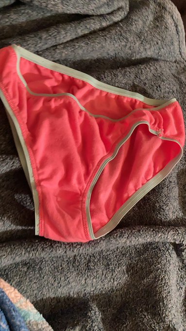 I need 100$ which pair https://t.co/urc02drVUk<a href="/tag/baeday"class="tags"><span>#baeday</span></a>
