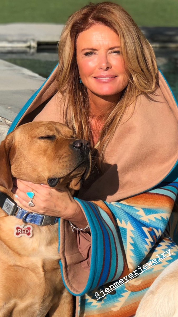 RealRomaDowney's tweet image. When your dog  and you have exactly the same color of hair ?!! 🤣 Yes his name is Red and isn’t he cute ? #redlab #dogsoftwitter #dog #lab ❤️