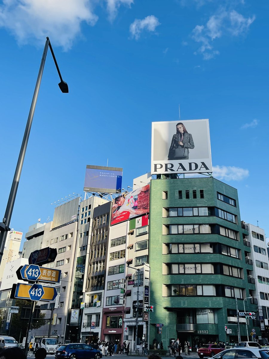 Q Ta Sur Twitter 表参道の交差点の所にamazon Fashionの巨大広告がq Taデザインtシャツで設置されています