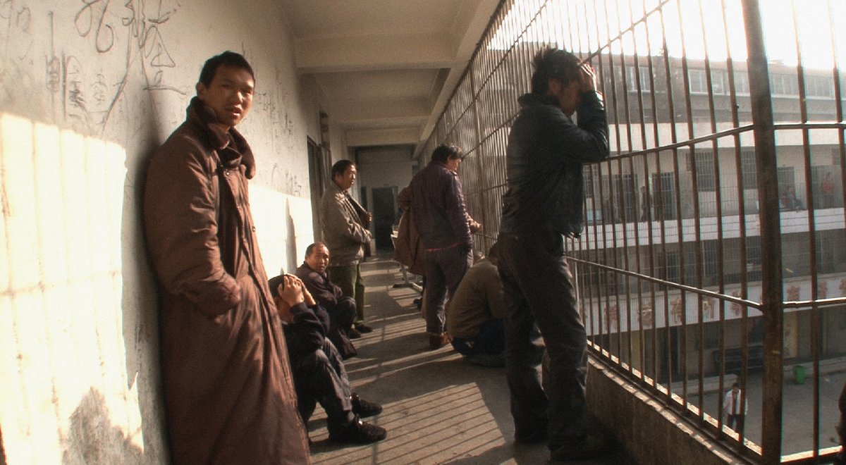 F3Continents's tweet photo. [ AU PROGRAMME DIMANCHE 22 NOV. 14H ]
🎬 À LA FOLIE de WANG Bing
📌 FILM DISPONIBLE EN FRANCE LE DIMANCHE 22 NOVEMBRE DE 14H À 19H30
Réservation ouvertes : https://t.co/4wxfjYxwBg
#F3C2020 #Filmfestival #Nantes #Lamaisonetlemondelechappeedes3continents https://t.co/Jz7uAfhHfE