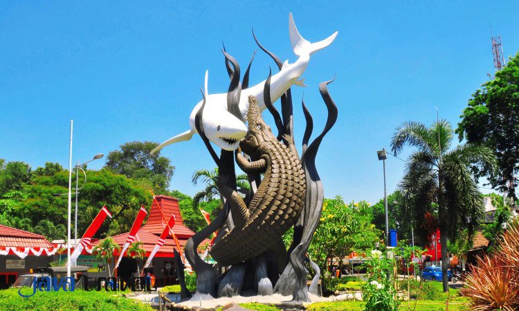 feli_monica's tweet photo. ~East Java Art and Culture~
Halo! Piye kabare? - East Java uses Javanese as everyday language, and that's how you greet people in East Java. Apart from Jakarta, Surabaya is the second largest city in Indonesia, aka City of Heroes, which is the capital city of East Java. https://t.co/5SZtKVsApL