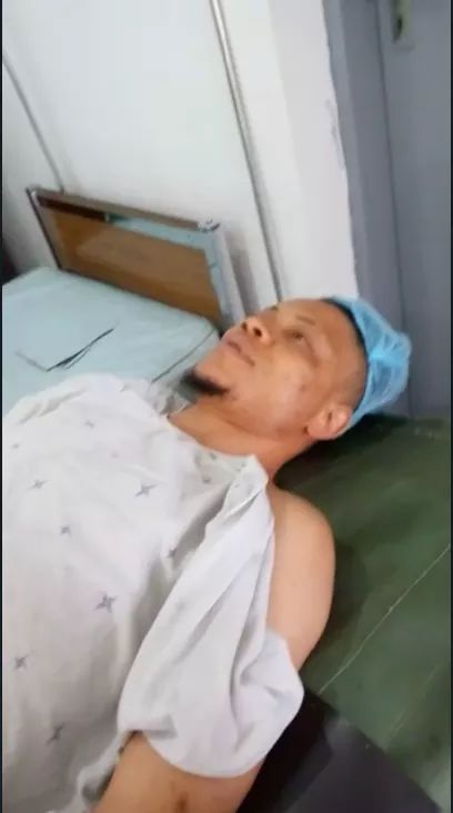 AyowoleSanyaolu's tweet photo. #EndSARS protester, Nicholas Mbah has now spent over 2wks at KiriKiri Prison. He was arrested and remanded at the time he had barely recovered from a Spinal Cord surgery. He is very sick and has slumped 3times in Prison. #FreeNicholasMbah #RevolutionNow #SundayMotivation https://t.co/m0qBsF0nlP