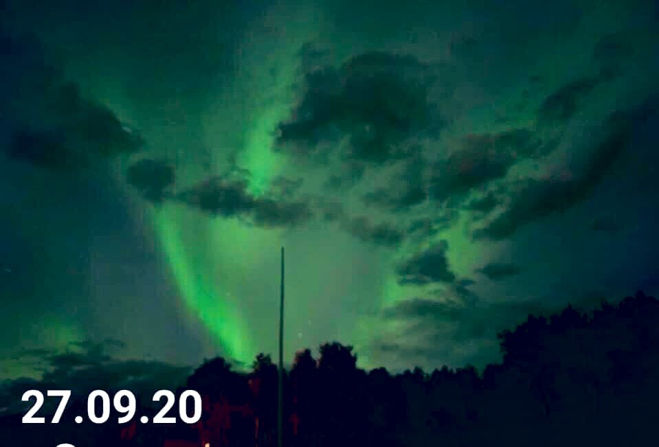 kitschprecious's tweet photo. my sister is so lucky to see these yearly. so i asked her to capture these for me #auroraBorealis #bucketList #norway 🤩🇳🇴 https://t.co/LmXQYW1pTB