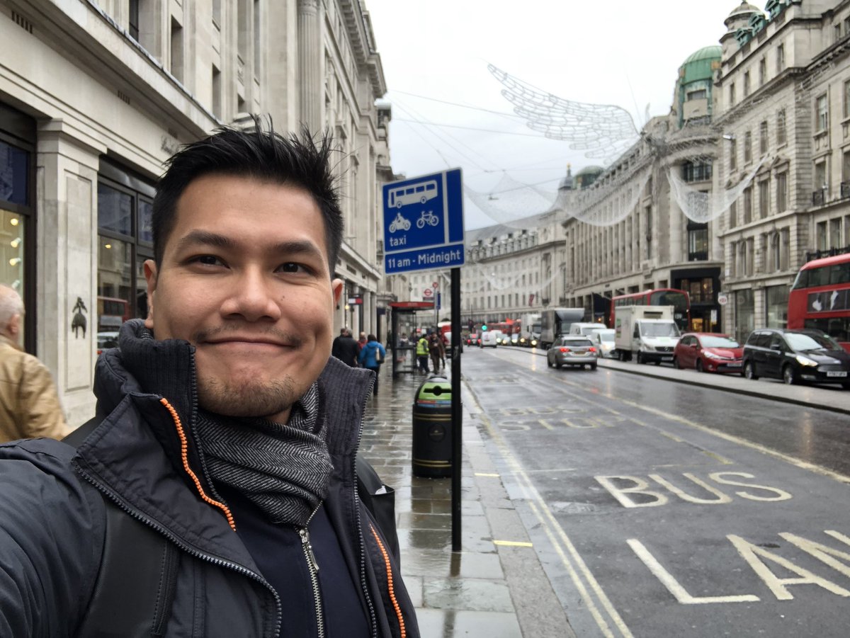 SharmineIshak's tweet photo. Selfies in the UK. #LifeAt32 https://t.co/tUCHsWZ15H