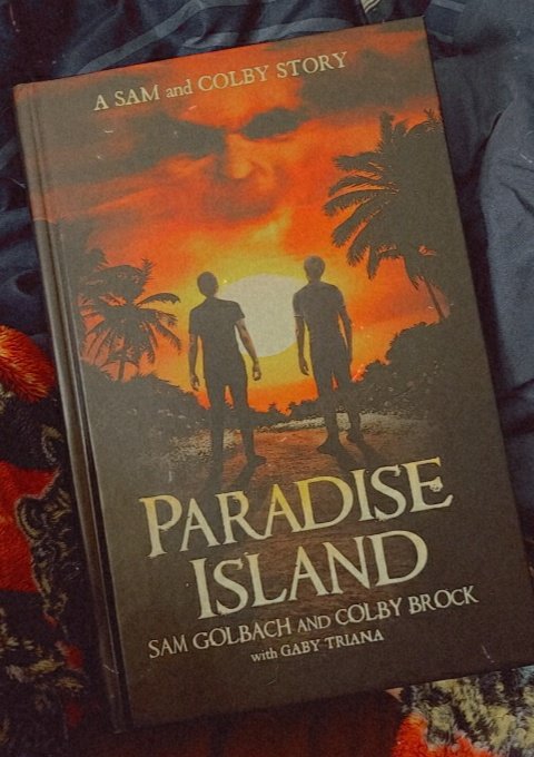 JeCCaEpic's tweet photo. @SamandColby 's book #ParadiseIsland is amazing. The only thing stopping me from reading it in one sitting is I want to be able to read some tomorrow lmao. 10/10 would recommend! 💯 https://t.co/BmpZiyF1oX