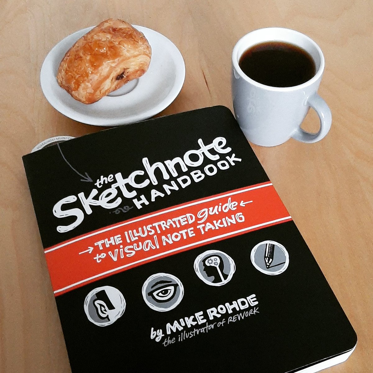 Coni777's tweet photo. Sunday morning reading The Sketchnote Handbook by @rohdesign #keepcalmandtakesketchnotes #keepcalmandread #sketchnotes #visualization #sundaybreakfast https://t.co/vUdem8znzF