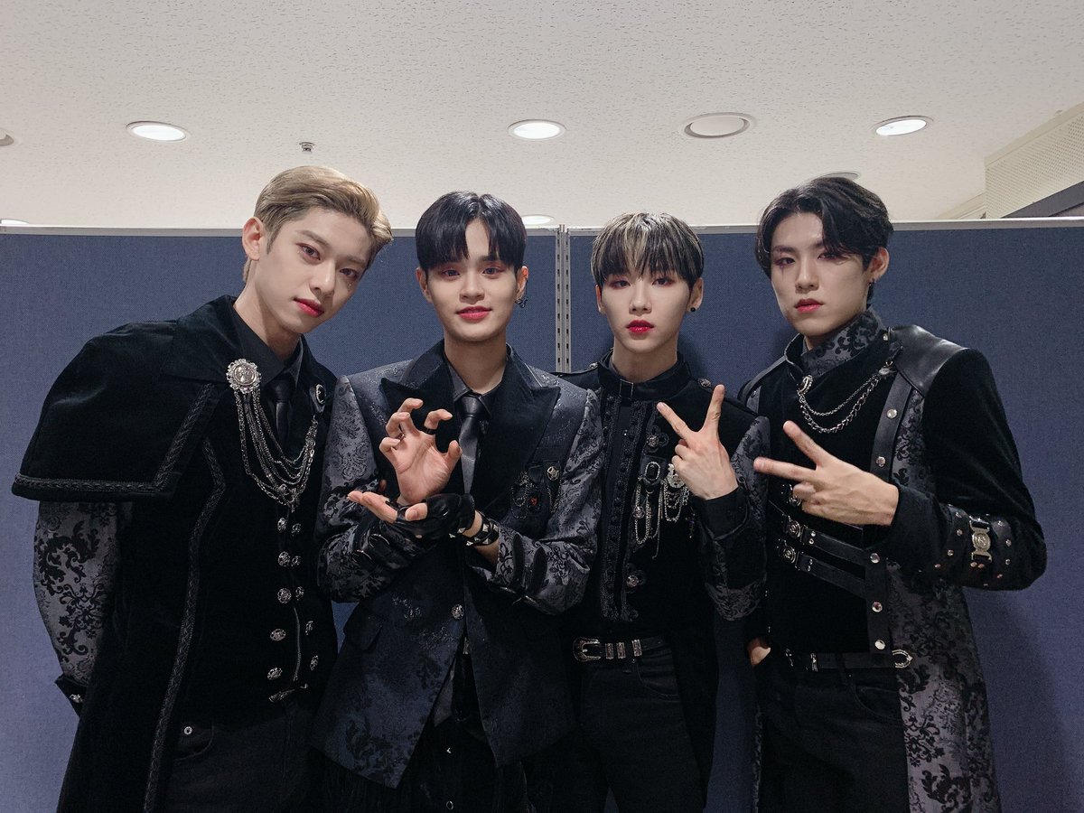 AB6IX's tweet photo. 오지 않았으면 했던 SALUTE 막방😭 이번 활��� 모든 순간이 행복했던 예삐💙💜 막방까지 열일한 흑기사식스와 함께해 준 ABNEW도 고마워요🖤

#SALUTE #AB6IX #에이비식스 #전웅 #김동현 #박우진 #이대휘 #브랜뉴뮤직 #BRANDNEWMUSIC https://t.co/RQxmXGKbka