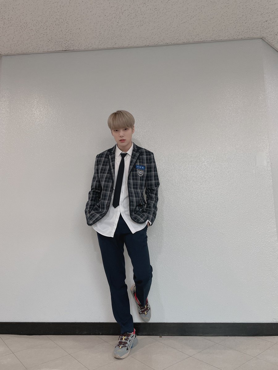 OfficialMONSTAX's tweet image. 📸
201122 #몬스타엑스 #민혁
#SBS #인기가요MC 완료 🐶

기억해 댕기가요에서 만난 민혁선배 ..❤️
기억조작남 이민혁 인가스쿨 출석 완료 💘

#MONSTAX #MONSTA_X
#MINHYUK
#인기가요MC_민혁
#몬스타엑스민혁_인기가요MC