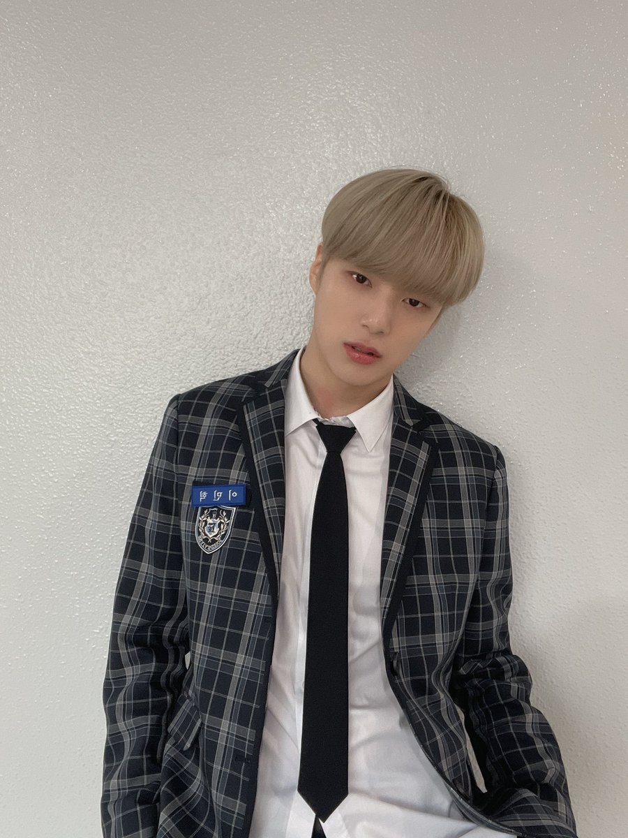 OfficialMONSTAX's tweet image. 📸
201122 #몬스타엑스 #민혁
#SBS #인기가요MC 완료 🐶

기억해 댕기가요에서 만난 민혁선배 ..❤️
기억조작남 이민혁 인가스쿨 출석 완료 💘

#MONSTAX #MONSTA_X
#MINHYUK
#인기가요MC_민혁
#몬스타엑스민혁_인기가요MC