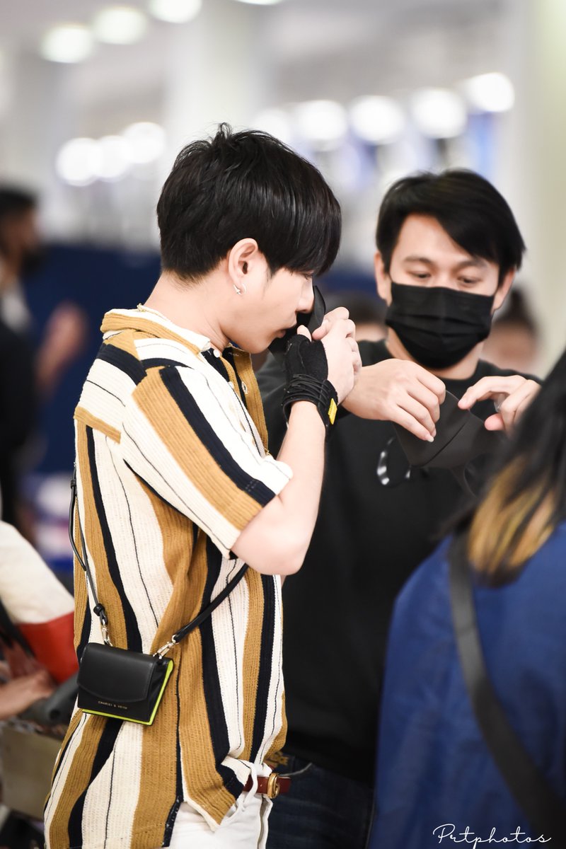 prtphotos_bkk's tweet photo. เปลี่ยนแมสครับ

 #เป๊กผลิตโชค #peckpalitchoke #palitgallery #prtphotos https://t.co/wLgUk4iBFE