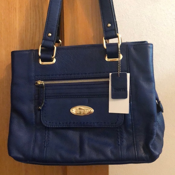 PattyShaner's tweet photo. So good I had to share! Check out all the items I'm loving on @Poshmarkapp #poshmark #fashion #style #shopmycloset #born #madewell #jcrew: https://t.co/tusBf9NPww https://t.co/Z9PxG9WFkg
