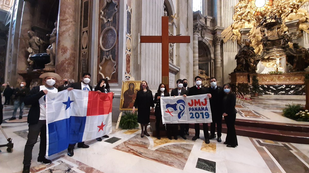 Young people from Central America and Portugal are ready to #takeupthecross #fromPanama2Lisbon with a blessing of #PopeFrancis. A new chapter of the journey towards #WYD #Lisboa2023 is about to begin🤗🙏🏻🇵🇦🇻🇦🇵🇹