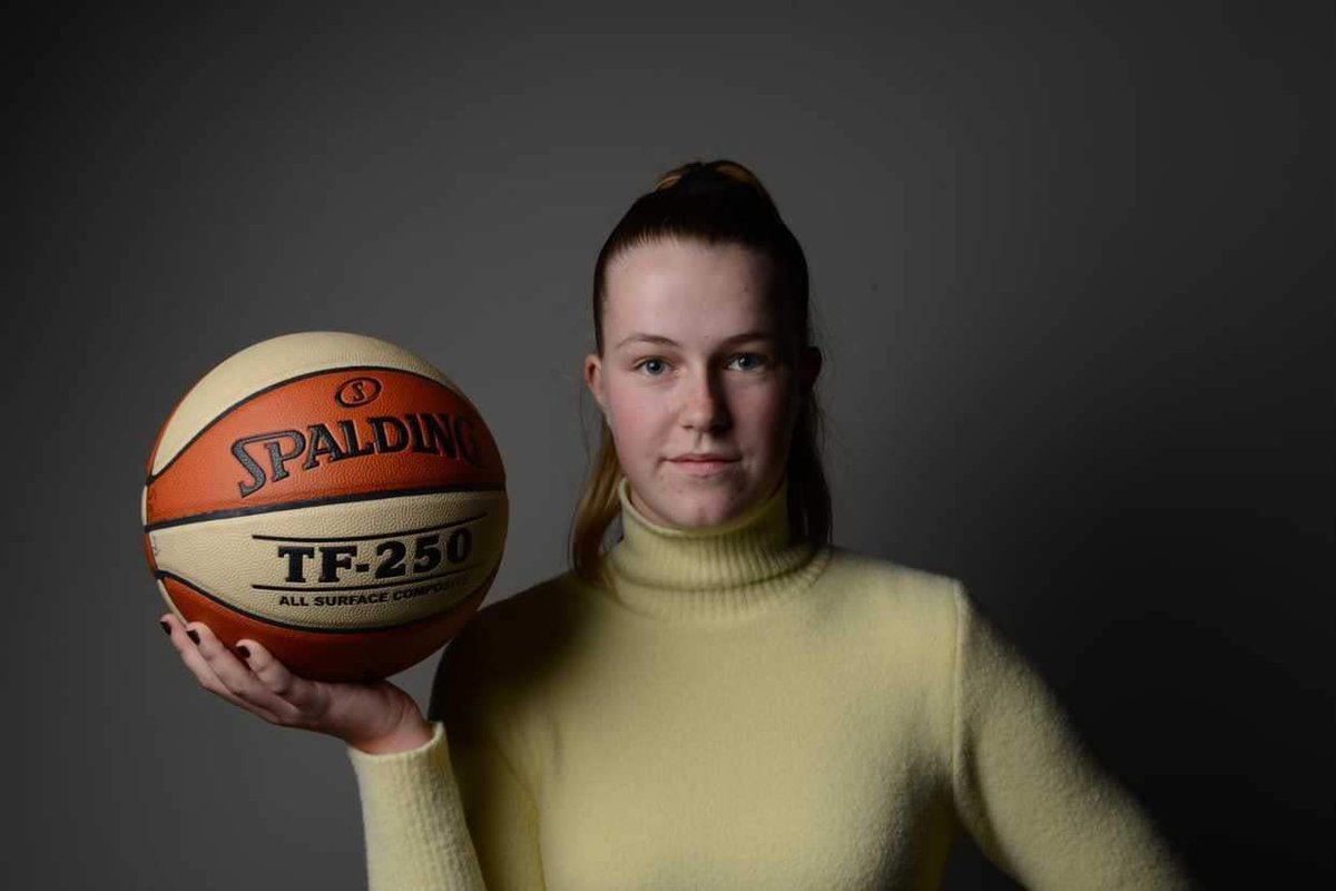 Vandaag bij Support by Report: Een talentvolle speelster van <a href="/Peatminers/">Peatminers</a> genaamd Lauren Nijland! Zie voor meer onderin 👇!
bit.ly/3375Maw