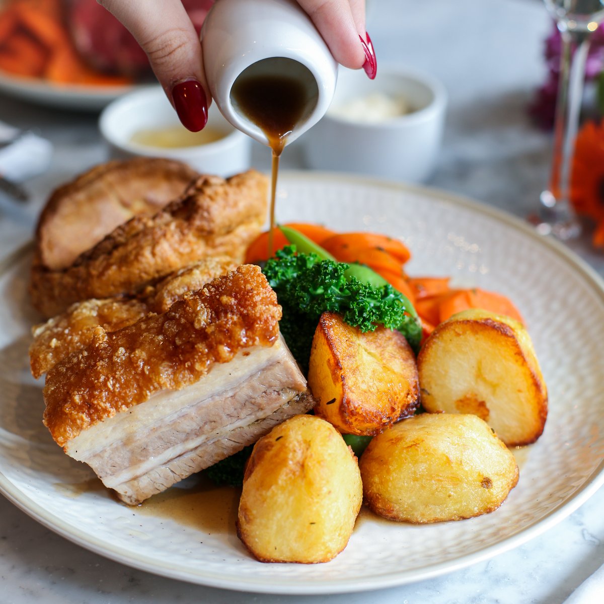 GordonRamsayGRR's tweet photo. ✨ DEAL OF THE DAY ✨ You just can't beat Gordon's signature #RamsayRoast! Save 25% when you buy today! Visit the link in our bio to gift one to your friends and family this Christmas. https://t.co/GtrpQ4YLYc