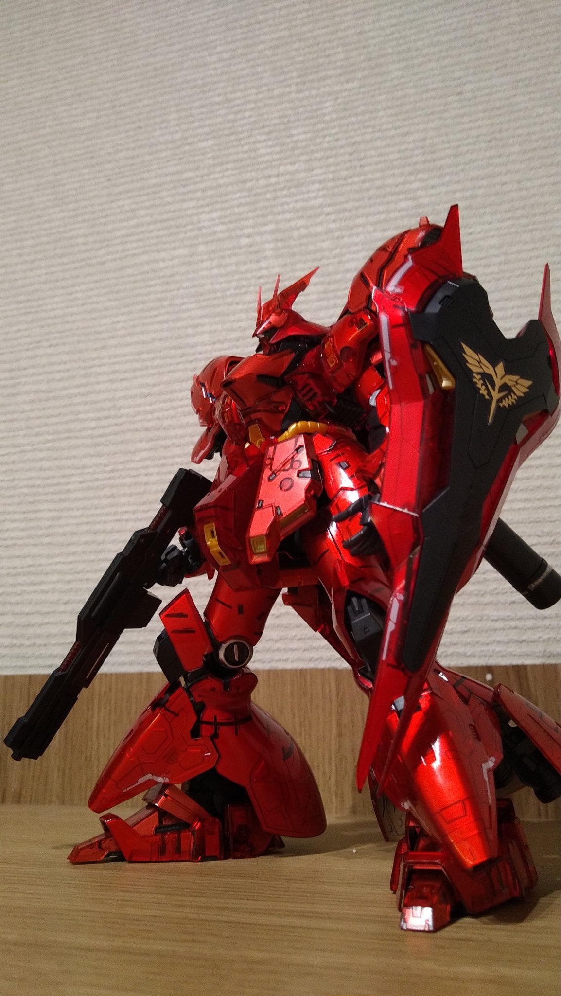 ジーレロ Rgサザビーのクリアカラー アーマーを裏からマーカーのシルバーで塗装してみました マーカーは部分塗装用ですね 身に染みましたー 部屋の照明が電球色なので晴れた日に撮り直ししよ T Co Cekxkmfzx9 Twitter