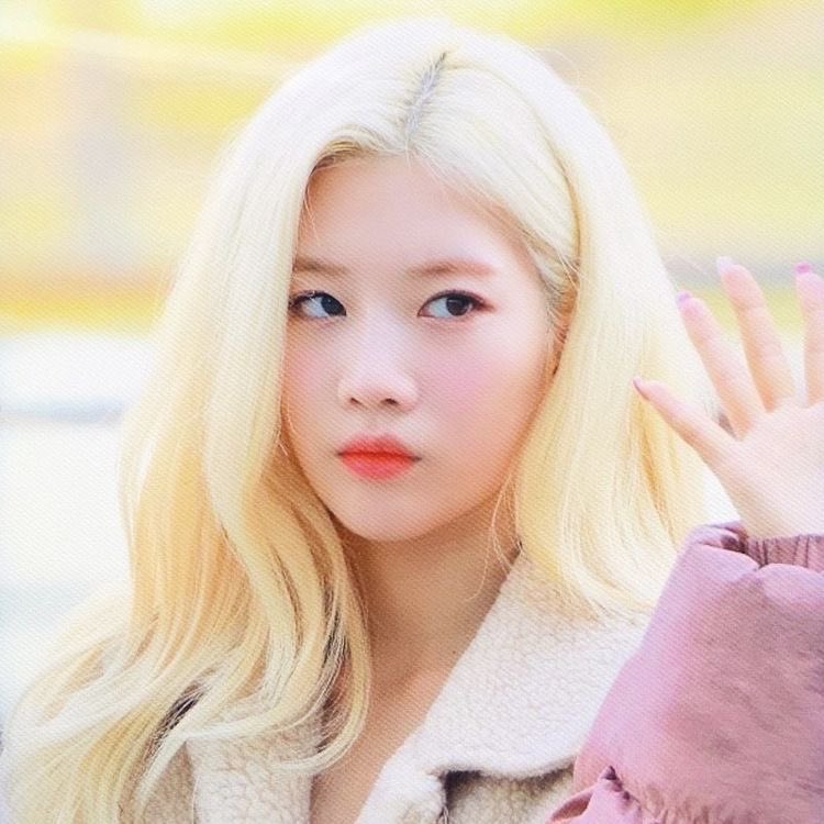 xiaoflv's tweet image. she looks like a barbie omg