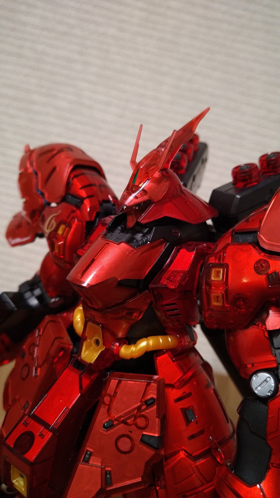 ジーレロ Rgサザビーのクリアカラー アーマーを裏からマーカーのシルバーで塗装してみました マーカーは部分塗装用ですね 身に染みましたー 部屋の照明が電球色なので晴れた日に撮り直ししよ T Co Cekxkmfzx9 Twitter