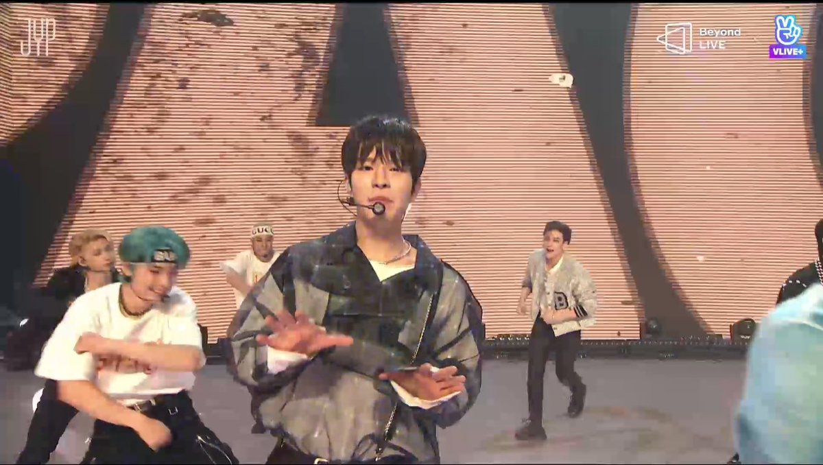 MY SCREEN SHOTS FOR SKZ CON 2020 ## 001(it’s rumbled sorry )