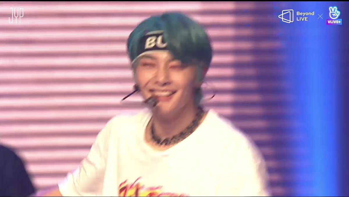 MY SCREEN SHOTS FOR SKZ CON 2020 ## 001(it’s rumbled sorry )