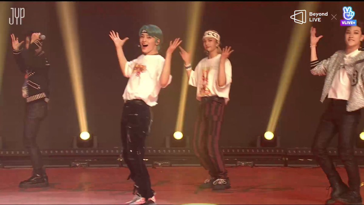 MY SCREEN SHOTS FOR SKZ CON 2020 ## 001(it’s rumbled sorry )