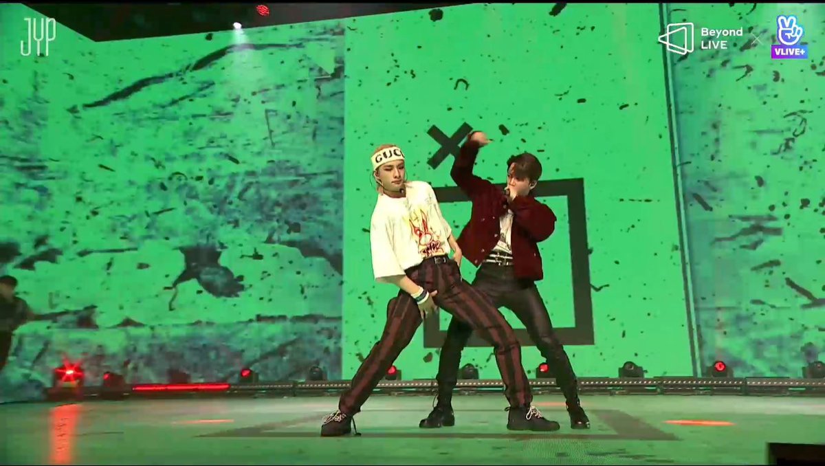 MY SCREEN SHOTS FOR SKZ CON 2020 ## 001(it’s rumbled sorry )