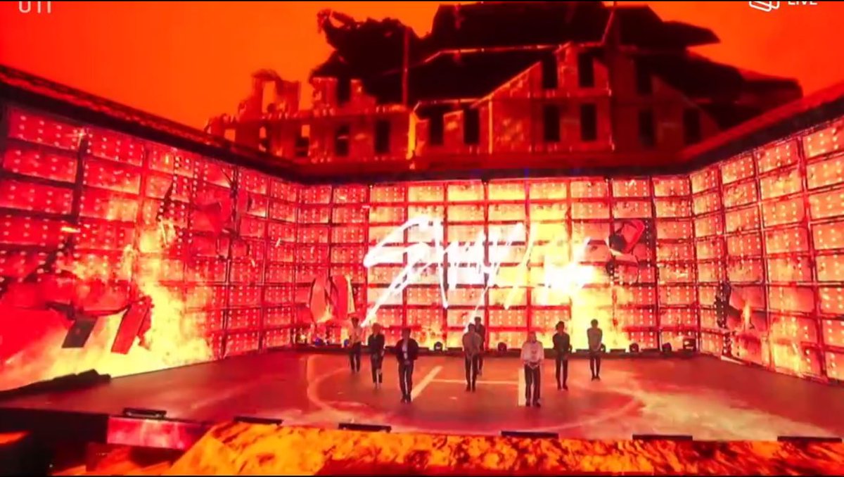 MY SCREEN SHOTS FOR SKZ CON 2020 ## 001(it’s rumbled sorry )