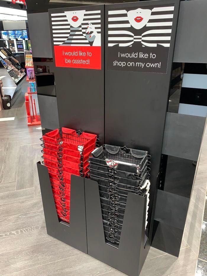 Mediactiu's tweet photo. Idea para #retail de @Sephora para mejorar el proceso / experiencia de compra del cliente.
En rojo: Me gustaría recibir asistencia
En negro: Me gustaría comprar por mi cuenta
#retaildigital #innovativevalueretail #retailchallenge #covid19 #comercio #estrategia #retailpeople https://t.co/p0WlNc8JuZ