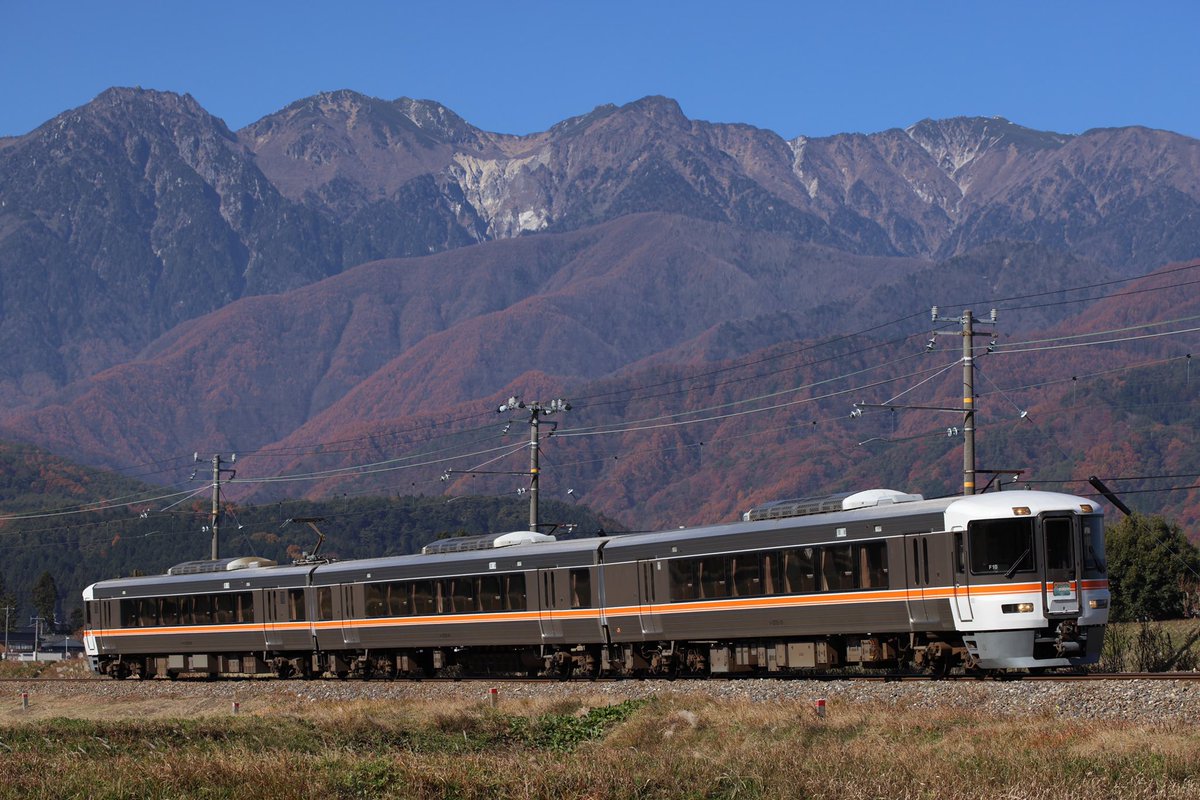 唐笠 今日で今年の飯田線秘境駅号終了 先週いろんな場所で撮影できたから満足でした また来年も駒ヶ根まで入らないかな 11 13 15 秘境駅号 飯田線