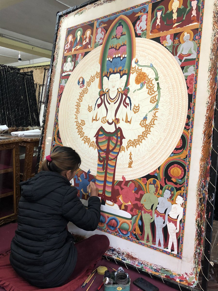 “Your work is to discover your work and then with all your heart to give yourself to it.”Support women artists.
#lamathankapaintingschool #bhaktapurdurbarsquare #thangka #buddhism #religious #symbols #thangkaschool #compassion #avalokitesvara #nepaleseartist #supportwomenartists