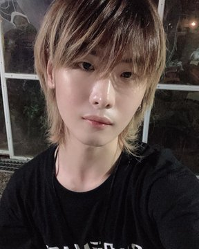 GimbapBlog2's tweet photo. #VOID ont annoncé le nom de leur nouveau vocaliste, il s'agit de #Nia (que vous connaissiez peut-être dans #Mcrown) https://t.co/ICFg2VsN75
