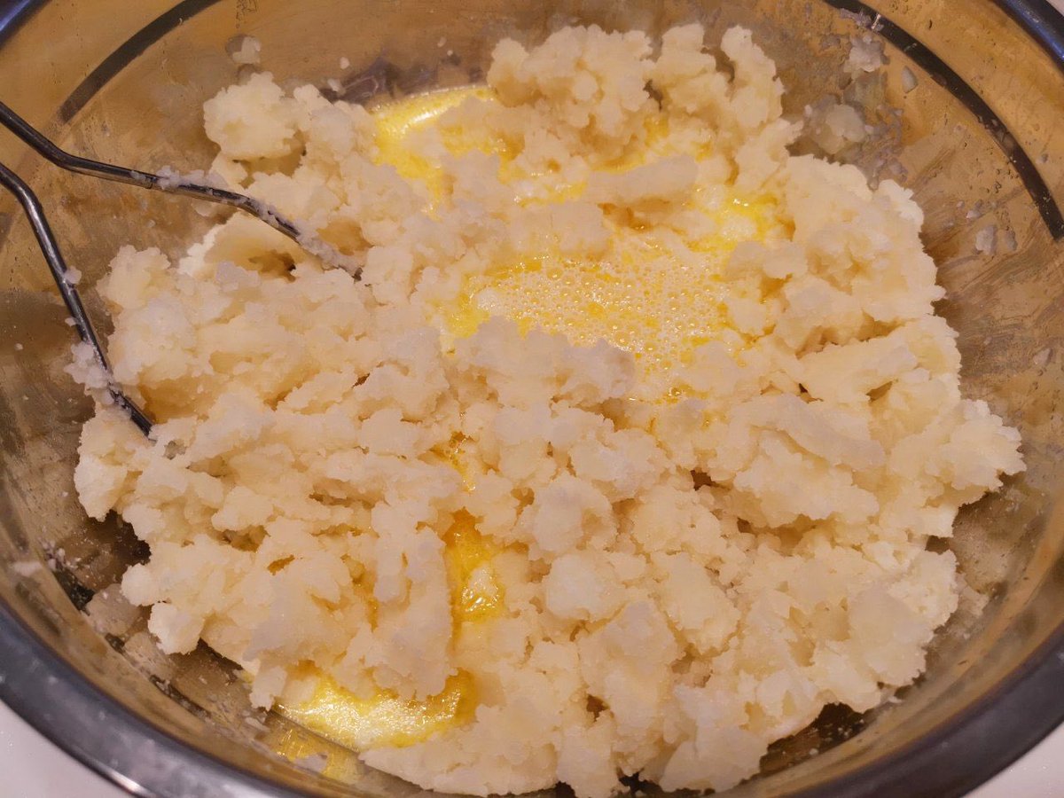 JojoSekri's tweet photo. JojoCookingMagic Homemade Mashed potatoes #familyrecipe😊❤️
JojoCookingMagic Recipe 
#homemademashedpotatoes #spices #ownmixspices #familyrecipe  #naturalingredients #nofoodcoloring #lovefoods #foodie #healthyfood #homemade #nomsg #homecooked @jojosekri @jojocookingmagic https://t.co/oPs1Px6Nzh