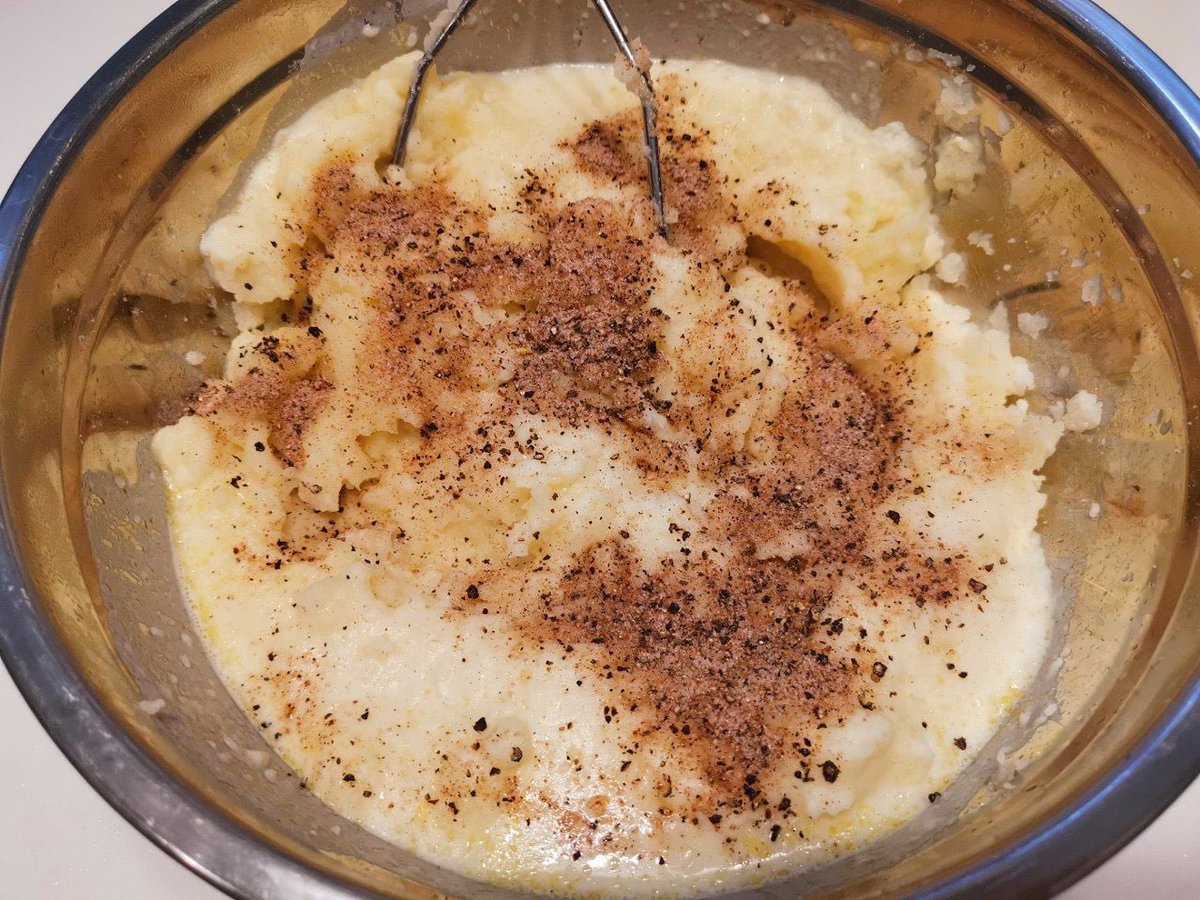 JojoSekri's tweet photo. JojoCookingMagic Homemade Mashed potatoes #familyrecipe😊❤️
JojoCookingMagic Recipe 
#homemademashedpotatoes #spices #ownmixspices #familyrecipe  #naturalingredients #nofoodcoloring #lovefoods #foodie #healthyfood #homemade #nomsg #homecooked @jojosekri @jojocookingmagic https://t.co/oPs1Px6Nzh