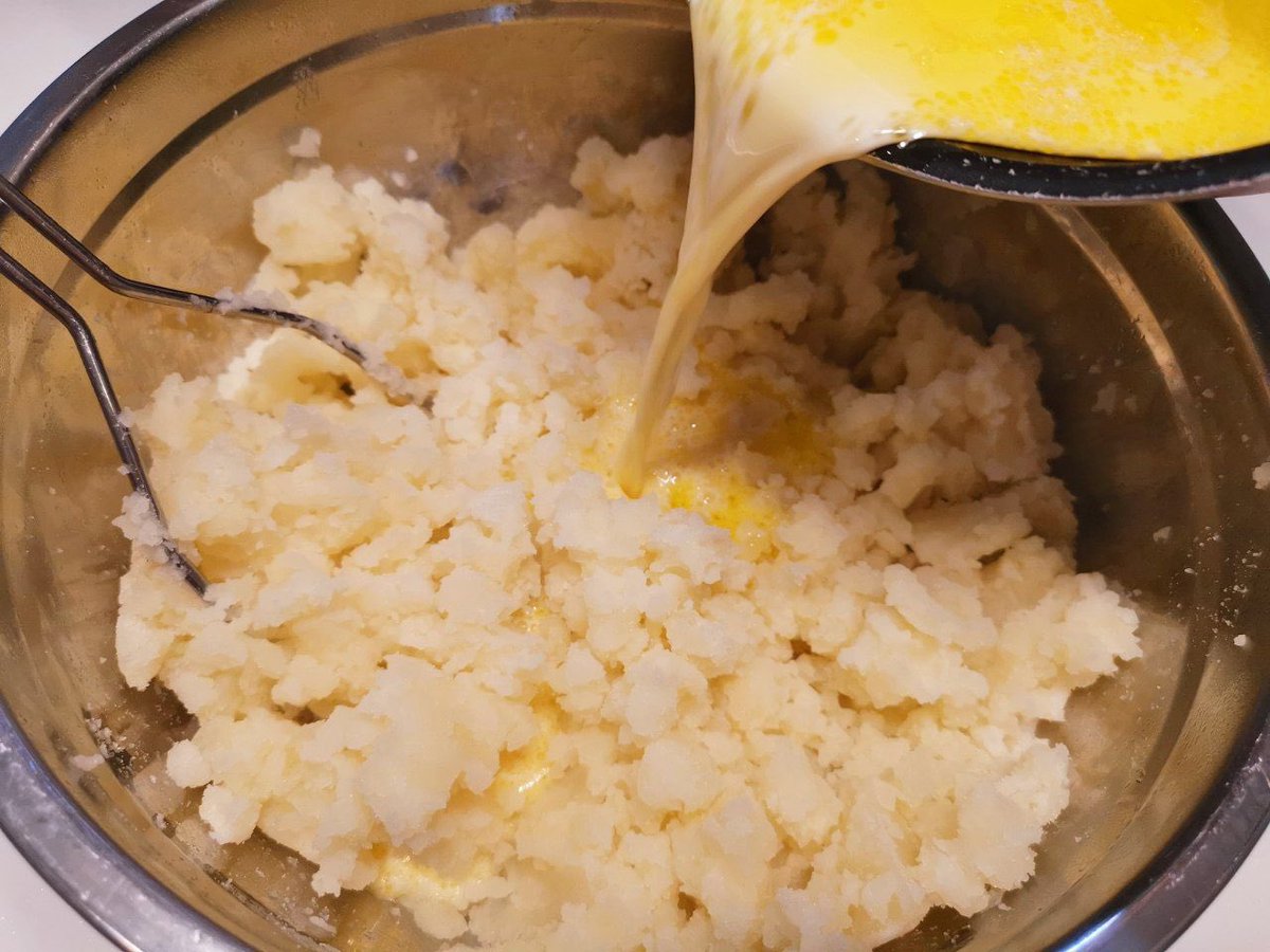 JojoSekri's tweet photo. JojoCookingMagic Homemade Mashed potatoes #familyrecipe😊❤️
JojoCookingMagic Recipe 
#homemademashedpotatoes #spices #ownmixspices #familyrecipe  #naturalingredients #nofoodcoloring #lovefoods #foodie #healthyfood #homemade #nomsg #homecooked @jojosekri @jojocookingmagic https://t.co/oPs1Px6Nzh