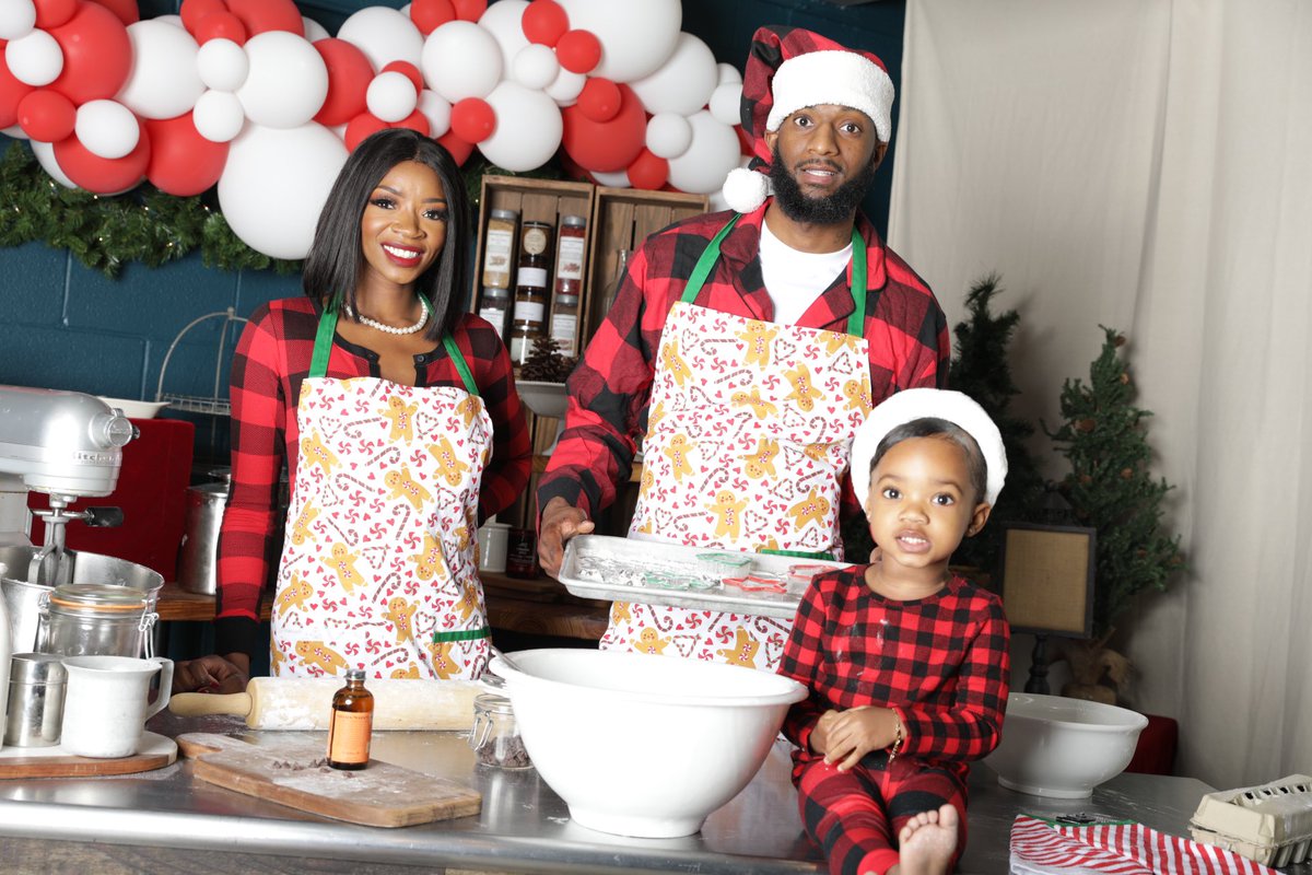 latraylnichole's tweet photo. Family sessions bring me joy! I’m so grateful that I get to take perfect snaps and share in precious moments like these. What brings you joy? What are you grateful for? #perfectsnaps #christmassessions #PhotographyIsArt #blackfemalephotographers #ncphotography #christmassessions https://t.co/0BA3ZPOhys