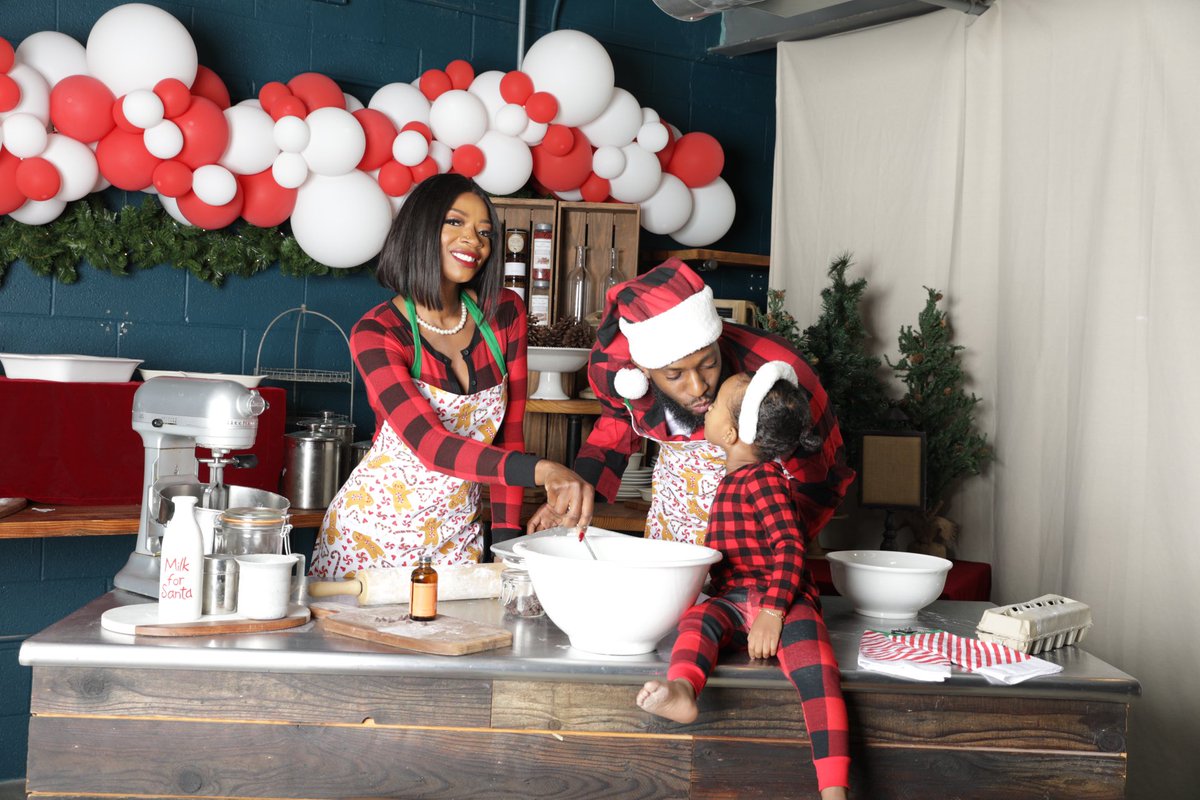latraylnichole's tweet photo. Family sessions bring me joy! I’m so grateful that I get to take perfect snaps and share in precious moments like these. What brings you joy? What are you grateful for? #perfectsnaps #christmassessions #PhotographyIsArt #blackfemalephotographers #ncphotography #christmassessions https://t.co/0BA3ZPOhys