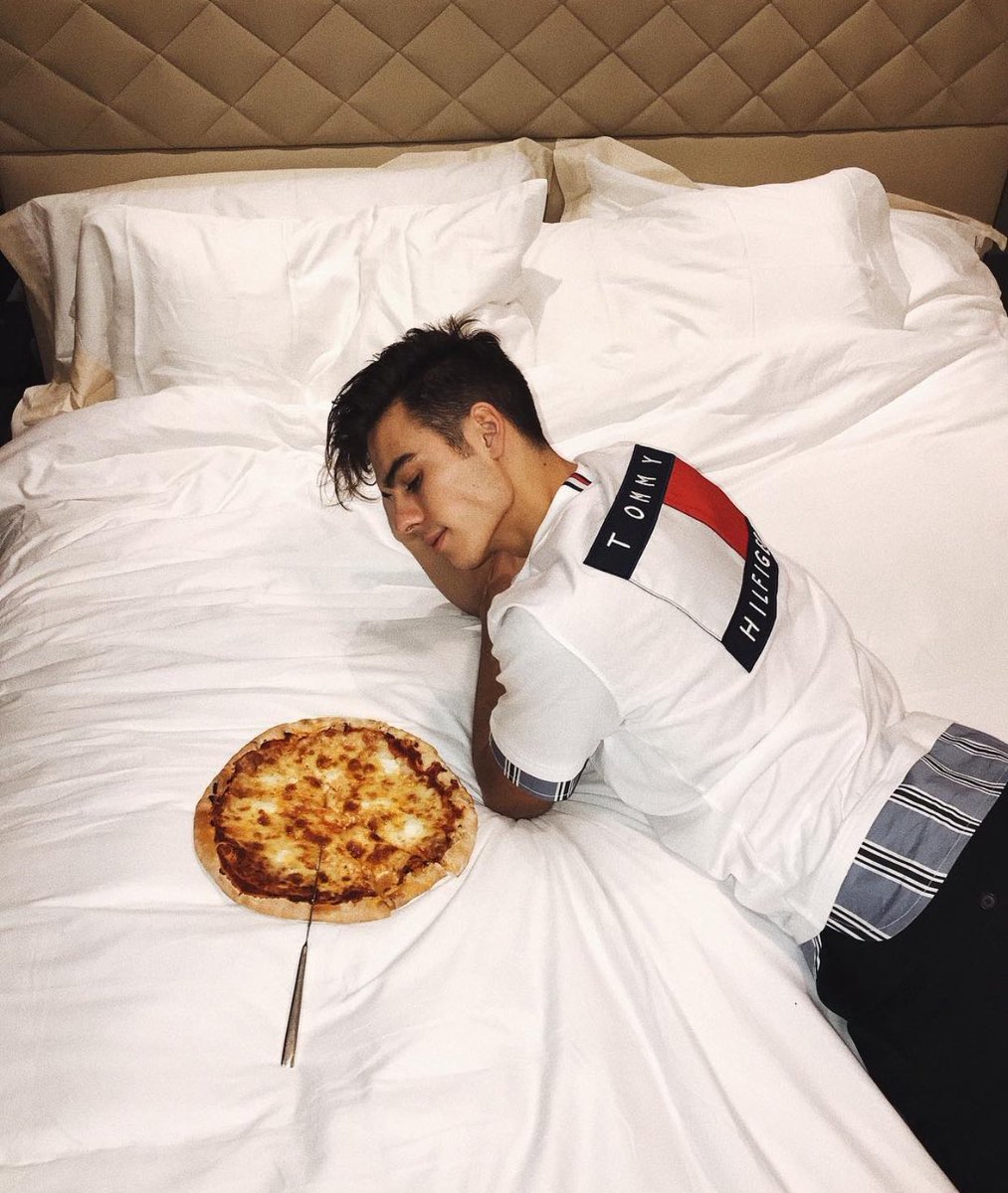 skilllogy's tweet image. Eating favorite food with favorite person ❤️