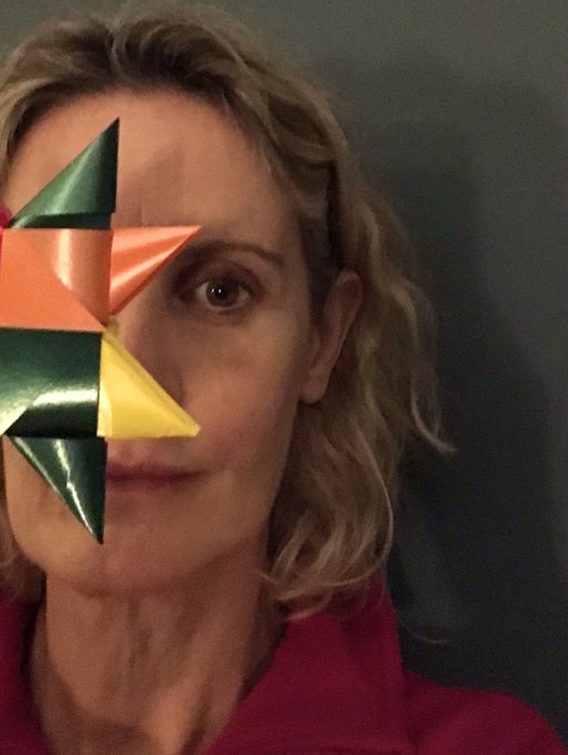 WeaversStar's tweet photo. Thanks so much, @MsHelenCarroll for promoting our #onemillionstarstoendviolence The One Million Stars to End Violence project with Amber Women's Refuge. EXHIBITION: 25th November – 6th January 2021 
@MacDonagh Contact us on 0567771404 https://t.co/ppleQYOd5K