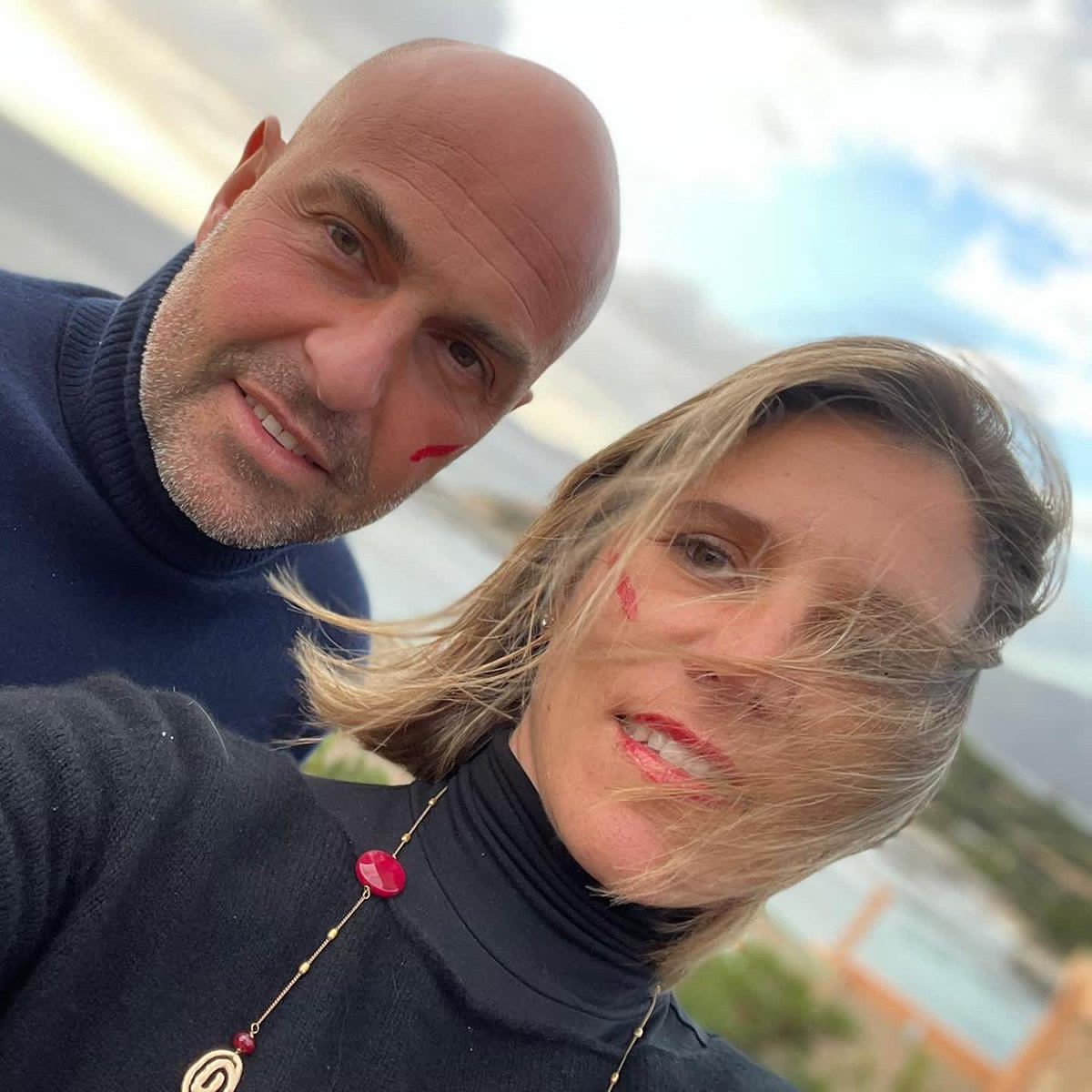 CagliariCalcio's tweet photo. Uniamoci a @SerieA e @WeWorldOnlus per combattere la violenza sulle donne. Diamo tutti insieme un #RossoAllaViolenza 🔴 https://t.co/dXSxwwsHvh