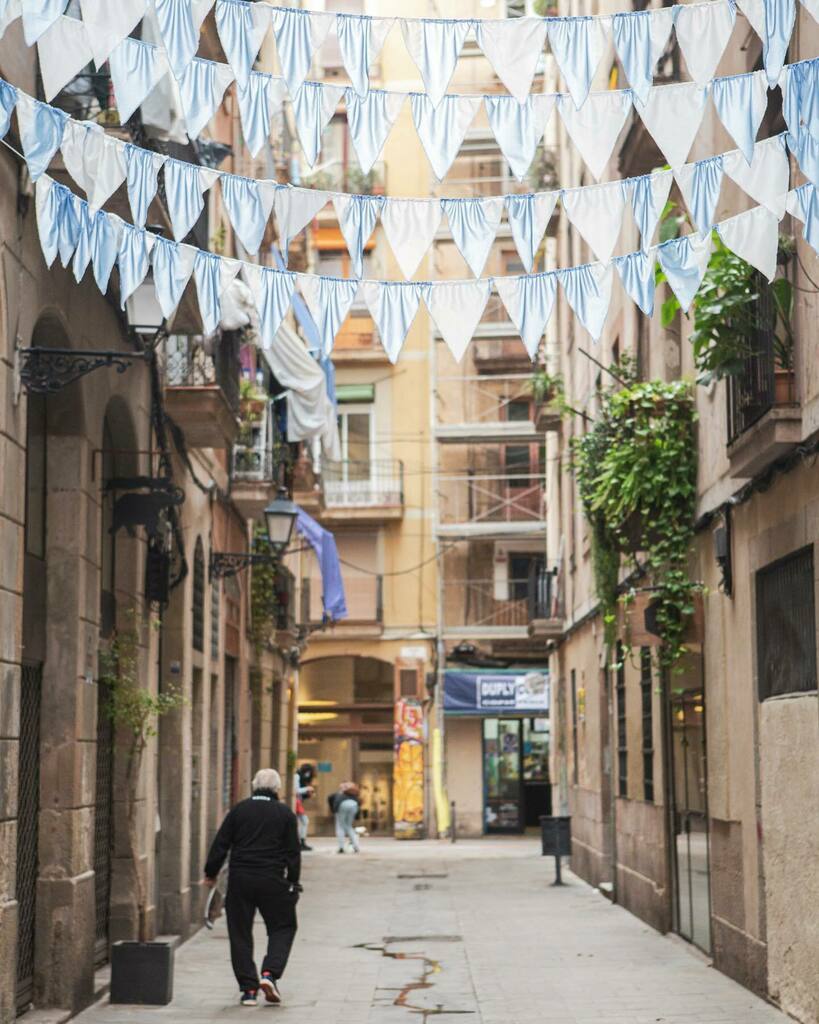 ElPankcho's tweet photo. Cuánto falta?
Carrer de la Verge, Barcelona
#elraval #barcelona #carrerdelaverge #barcelonastreetphotography #ok_barcelona #total_barcelona #catalunya_streets #topbcn_ #Barceloona #picoftheday #ciutavella #imatgesbarcelona #catalonia_streets #total_st… https://t.co/5BW1LQ0hqc https://t.co/Z9Zo2378EM