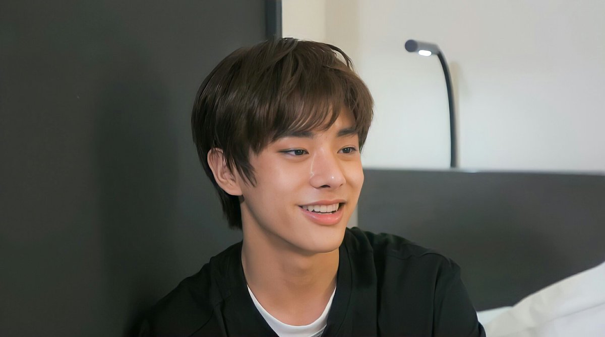gukiekth's tweet photo. he has the perfect smile https://t.co/0xVT1aklyL