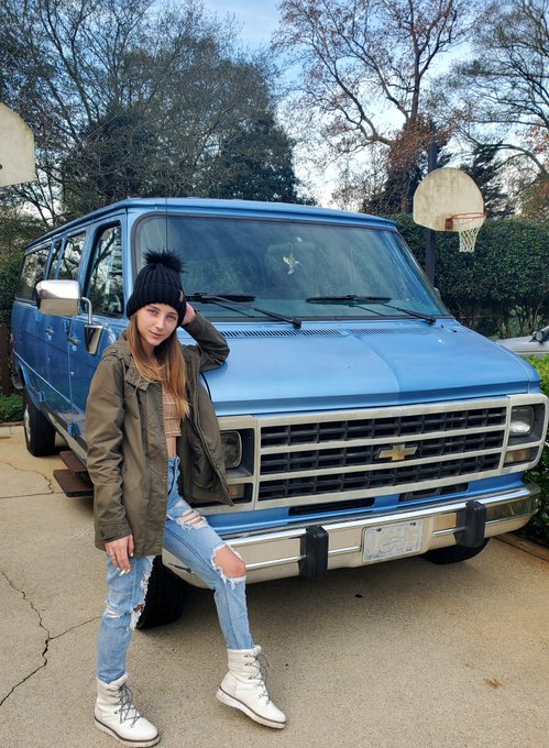 Say hello to my new van! What should I name her!? #vanlife https://t.co/MUBSNSuXC0<a href="/tag/vanlife"class="tags"><span>#vanlife</span></a>