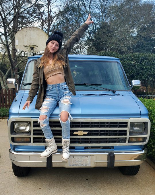 Say hello to my new van! What should I name her!? #vanlife https://t.co/MUBSNSuXC0<a href="/tag/vanlife"class="tags"><span>#vanlife</span></a>