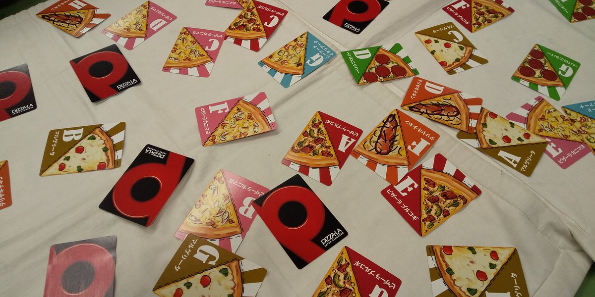 Sai ゴーストペインター 完売御礼 ダイソーさんのオーダーピザーラ 親が引いたカードのアルファベットのピザを８つ集め オーダーカードに従いピザを完成させる ハーフアンドハーフやクオーターで点数が入るのは宅配ピザらしい 結構盛り上がった
