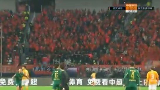 Akil_Vicdan's tweet photo. 🇨🇳 Çin’deki Wuhan Zall - Zhejiang Greentown maçında tribünler... https://t.co/Rf6lDatOIr