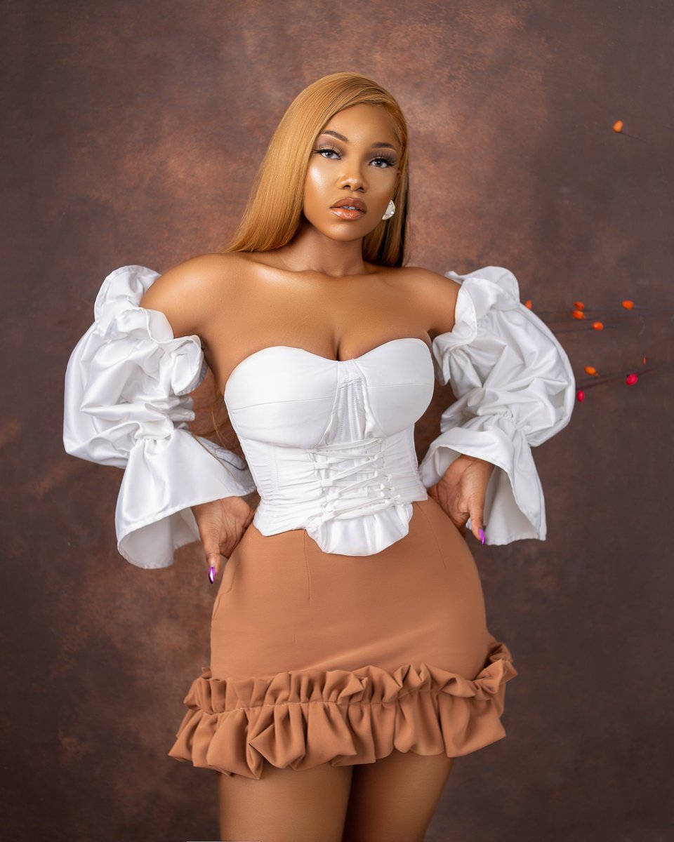 Sidomex's tweet photo. A - Ponytail tacha
B - Blonde tacha
C - Bob wig tacha
D - Bone straight tacha
Pick your poison
#TachaTitansFM #TachaTitansRule https://t.co/JYEle4lhUn