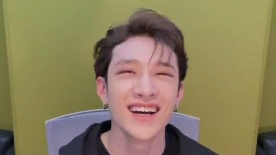 bangchann_exe's tweet photo. just chan smiling. Thats it thats the tweet. RT for clean skin. https://t.co/rvn0msJCAA